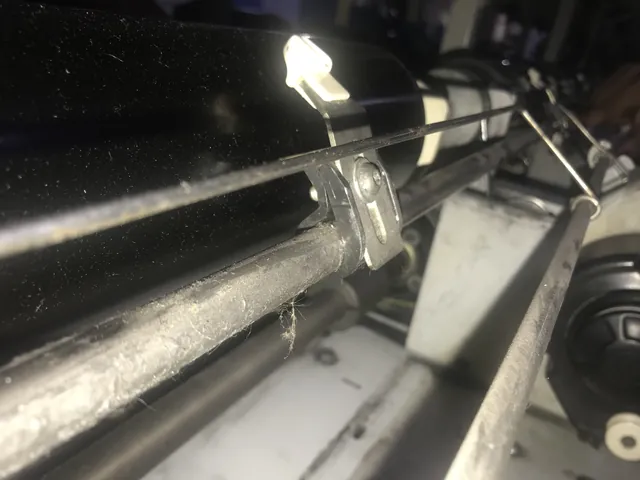 Detalhe da instalação da peça de reposição