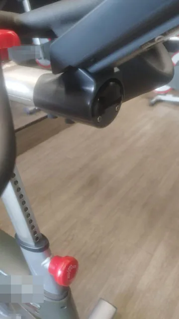 Detalhe do suporte novo instalado na bicicleta